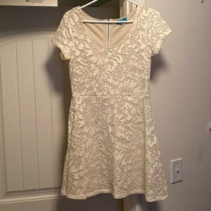 Vfish M white lace dress with zipper
Cute and flowy